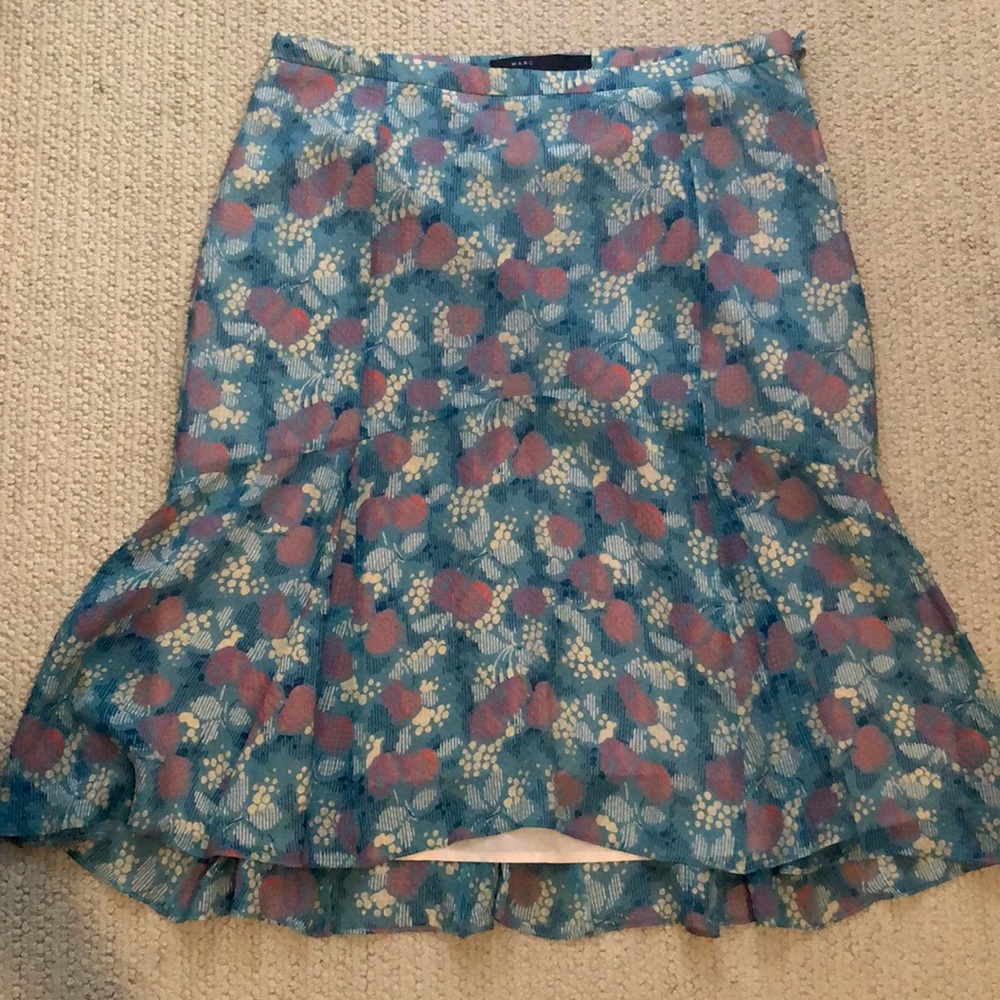 Excellent condition Marc Jacobs sz 8 100% silk knee- length summery skirt